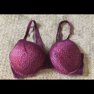 Victoria’s Secret bombshell push-up bra